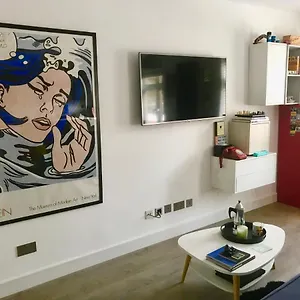 Lovely 1 Bed Cosy With Shard View Apartment