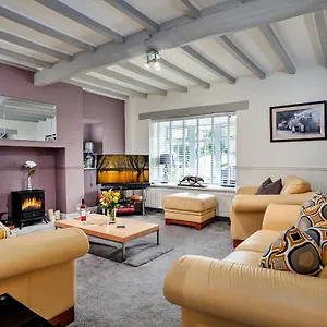 Finest Retreats - Cloggers Darley